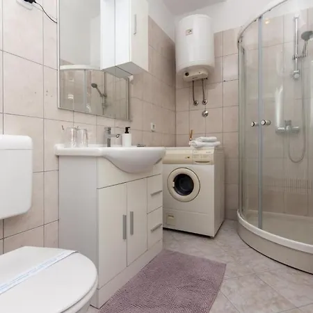 Apartment Love * Jesenice (Split-Dalmatia)